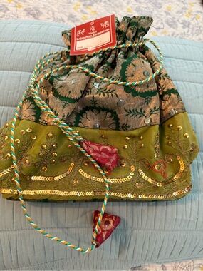 India Polti Traditional Green Embroidered Drawstring Women’s Bag nwt